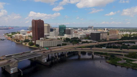 Drone Approach Over Berkley Bridge Toward Downtown Norfolk, Virginia Vidéo 341623912