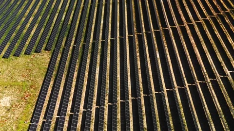 Drone Approach to Solar Array Amid Colorful Farmland Видео 344705589