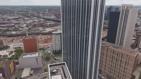 Drone approach toward modern skyscraper in Birmingham city centre Stock-Footage 334691448