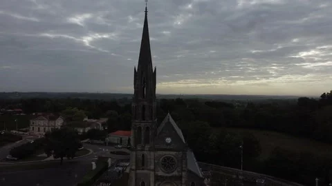 Drone Approaching Church Spire Front Angle Cinematic Vidéo 331661335