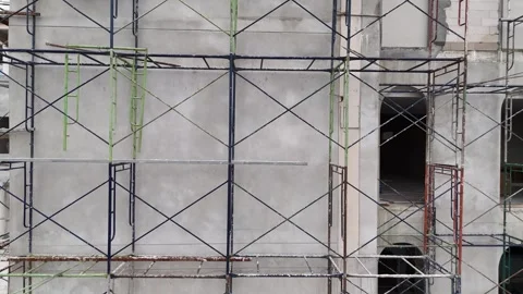 Drone Approaching Construction Scaffolding and Building Exterior Vídeos de archivo 337623130