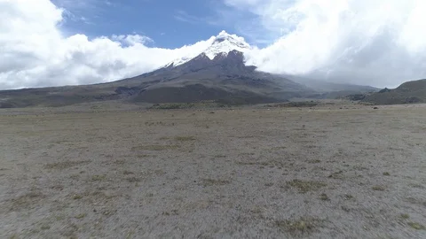 Drone approaching Cotopaxi Volcano in Ecuador 스톡 동영상 119234756
