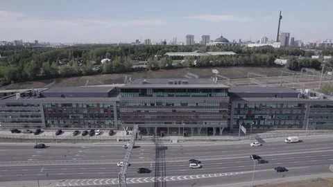 Drone approaching modern office building in Moscow Vidéo 330230348