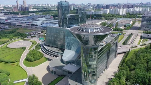 Drone approaching office complex helipad Vidéo 329212735