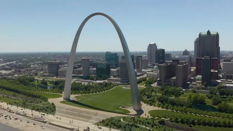 Drone Approaching St. Louis Gateway Arch, Skyline in Background Stock Footage 158609418