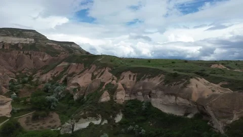 Drone Arc Flight Over Rose Valley Revealing Full Panoramic Mountain View 스톡 동영상 336483840