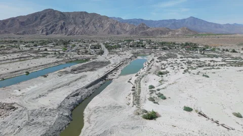 Drone Arc Over Dried Marina at Desert Shores with San Jacinto Mountains Видео 332683002
