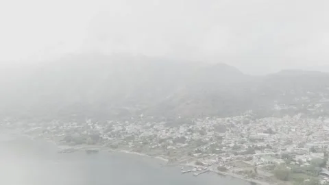 Drone around Lake Atitlan 스톡 동영상 318095520