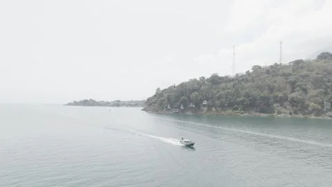 Drone around Lake Atitlan 스톡 동영상 318097241