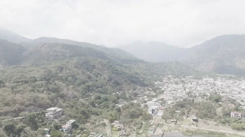 Drone around Lake Atitlan 스톡 동영상 318098115