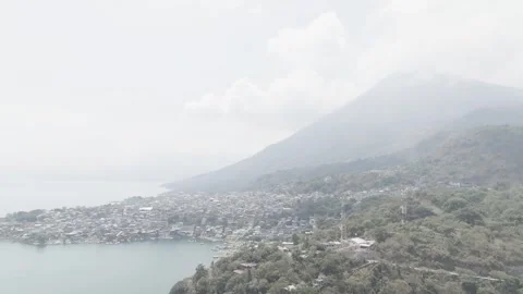 Drone around Lake Atitlan 스톡 동영상 318098426