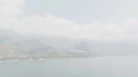 Drone around Lake Atitlan 스톡 동영상 318098590