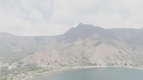Drone around Lake Atitlan 스톡 동영상 318098922