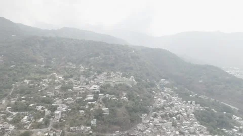 Drone around Lake Atitlan 스톡 동영상 318100025