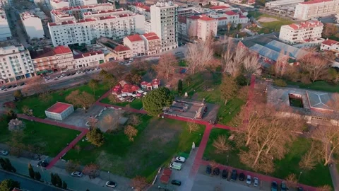 Drone Ascend and Pull Back Over Parque do 25 Abril with Rio Maior and Serras de 库存影片 332552386