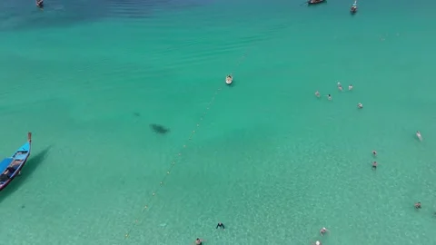 Drone Ascend Forward Freedom Beach Phuket - Turquoise Water Reveal Vídeos de archivo 332512812