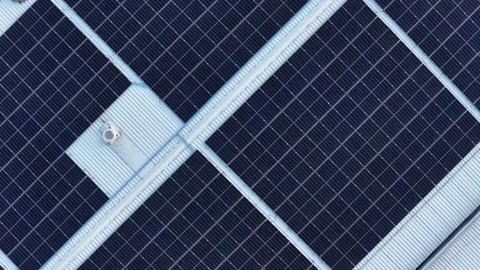 Drone ascending and rotating over solar panel array on large industrial bui.. Stock Footage 320951212