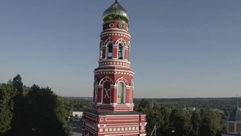 Drone ascending toward clock tower of monastery in Chekhov Vidéo 328389635