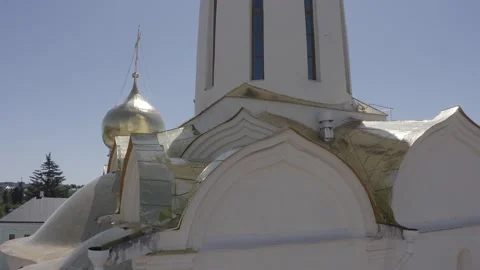 Drone ascending while circling monastery with golden domes 库存影片 332309618