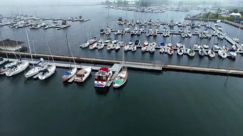Drone Ascends Over Marina and Sailboats in Hamilton, Canada 動画素材 340908105