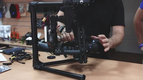 Drone Assembling Quad Copter Preparation for Flight Vídeos de archivo 142137190