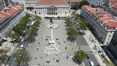 A drone camera flies forward over the Dom Pedro IV Square in Lisbon Stock Footage 202017025
