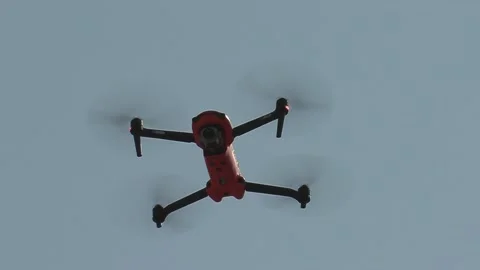 Drone with camera flying and filming over city streets Vídeo Stock 152962318