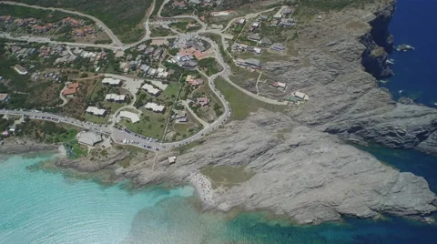 Drone camera tilting and panning above mediterranean bay Vídeo Stock 59833207