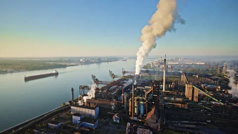 Drone capture of a cargo vessel moving along the Detroit River with industrial Vidéo 317987830