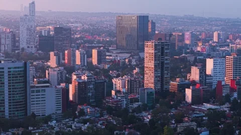 Drone-captured view of an urban building complex in Mexico City on a bright Vídeo Stock 325372013