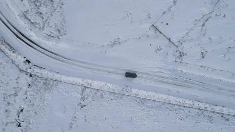 Drone of a car driving in the snow Stock-Footage 89350568