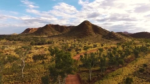 Drone car track Vídeos de archivo 92352903