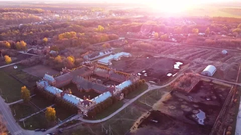 Drone, castle, top view, gothic building, autumn, sunset, golden trees Vidéo 163679188