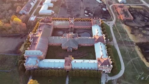 Drone, castle, top view, gothic building, autumn, evening, sunset Vidéo 163679235