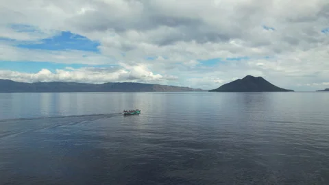 Drone chasing public boat in Alor 库存影片 282495405