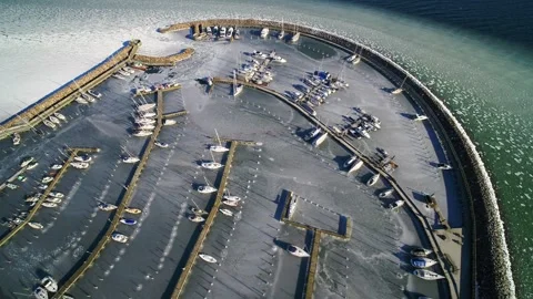 Drone circles around over boat marina in wintertime Video stock 283072183