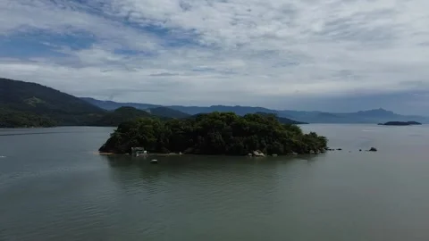 Drone circling around a small tropical island in Brazil Vidéo 328663681