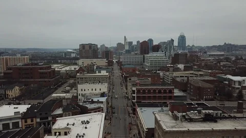 Drone of city (Cincinnati, Ohio) 库存影片 100374643
