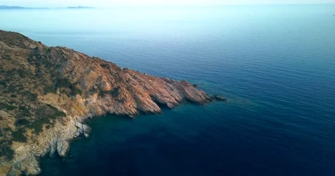 Drone closely flies over the water and rocks in Paros. Stock-Footage 101487015