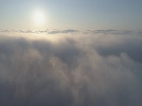 Drone coming up through the clouds, revealing the sun. Vídeos de archivo 81637050