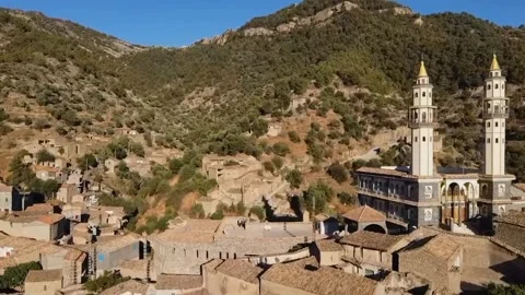 Drone crossing a mosque 動画素材 201677254