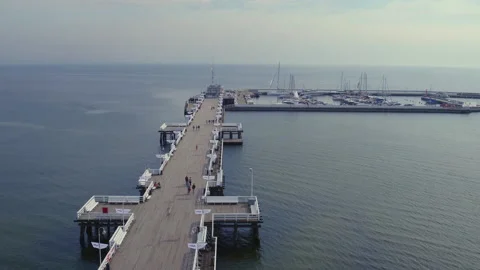 Drone daytime shot - flight over the Sopot's pier. 스톡 동영상 107007615