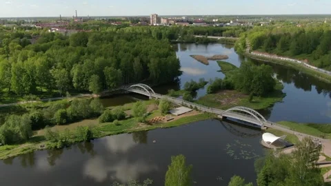 Drone descending forward over river park 動画素材 331740437