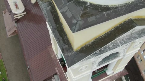 Drone descending over Trinity Cathedral bell tower Vidéo 328099774