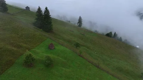 Drone Descending Slightly While Raising the Camera Vidéo 289577642