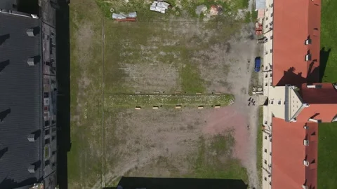 Drone descends down the courtyard of an ancient palace in a small European city. 動画素材 159870698