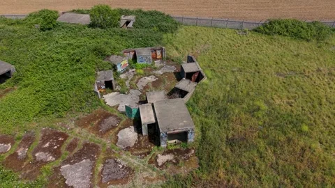 Drone descent over Gun Emplacements ZE1 concrete WWII anti-aircraft battery Vídeo Stock 337442441