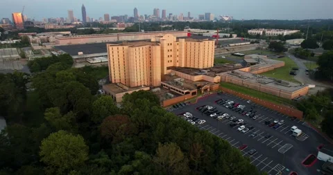 Drone drawback of Fulton Jail 動画素材 248905498