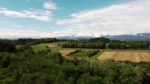 Drone elevation on a panoramic view of prealps and farmlands in Lombardy Norther Vidéo 247316541