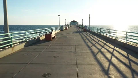 Drone fast down empty California beach pier at sunset during Corona Virus ou Video stock 127610249